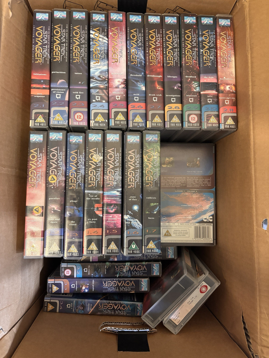 Star Trek Voyager VHS – samling ca. 24 kassetter (sesong 1–3)