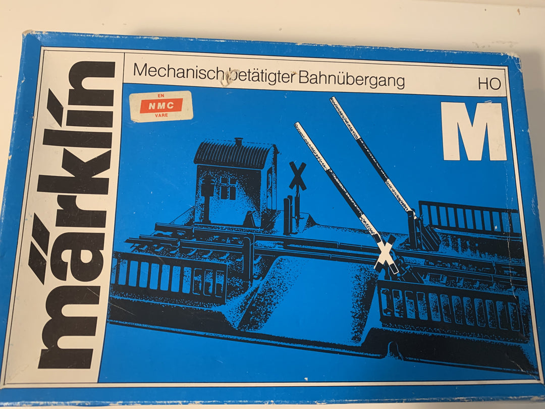 Märklin H0 – Mechanisch betätigter Bahnübergang (planovergang)