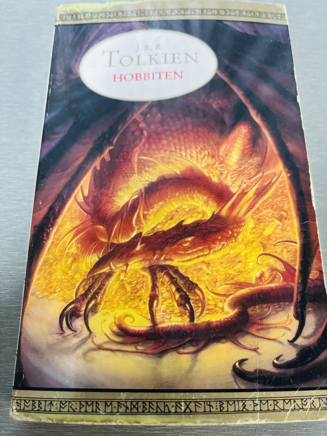 J.R.R. Tolkien. 1997. Hobbiten.