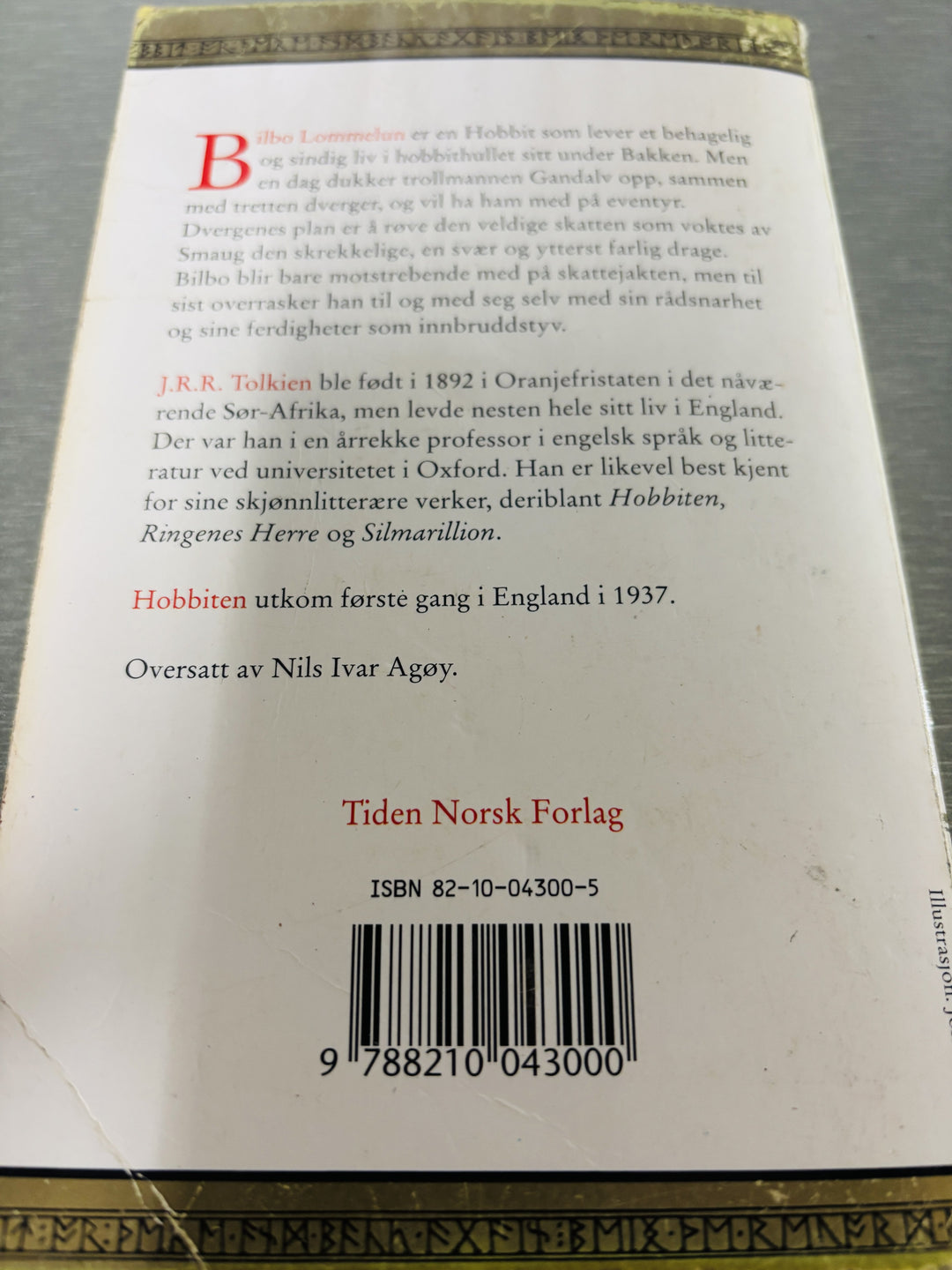 J.R.R. Tolkien. 1997. Hobbiten.
