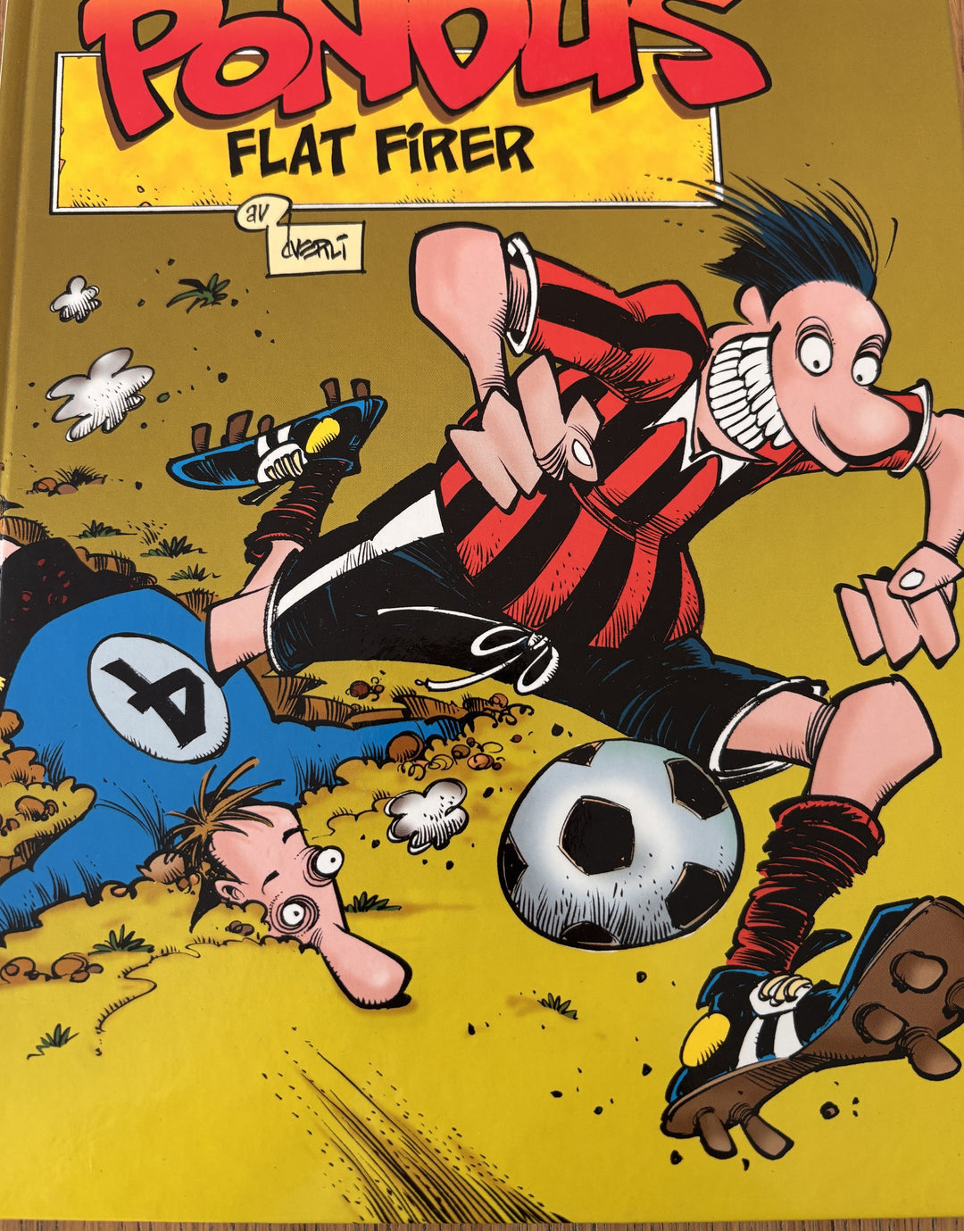 Pondus bok nr. 4: Flat firer. 2004. Tegneseriealbum.
