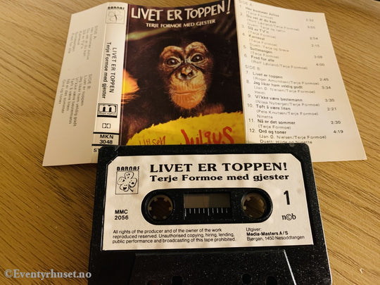 Livet Er Toppen! Terje Formoe Med Gjester. Hilsen Julius. Kassettbok. Kassettbok