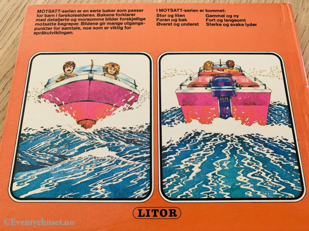 Motsattserien: Foran Og Bak. 1976. Fortelling